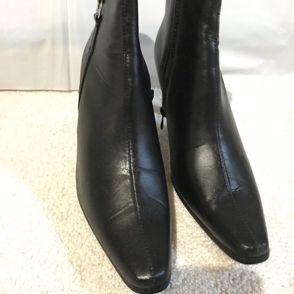 Leather black heeled boots - Picture 2 of 5